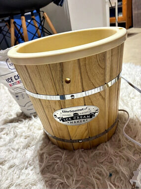Elite Gourmet 4QT. Old Fashioned Electric Ice Cream Maker